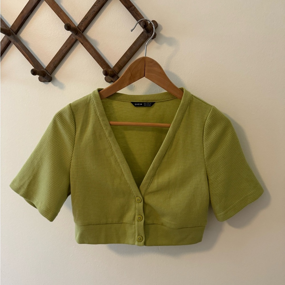 SHEIN V-Neck Button Placket Crop Top Muted Chartreuse Medium